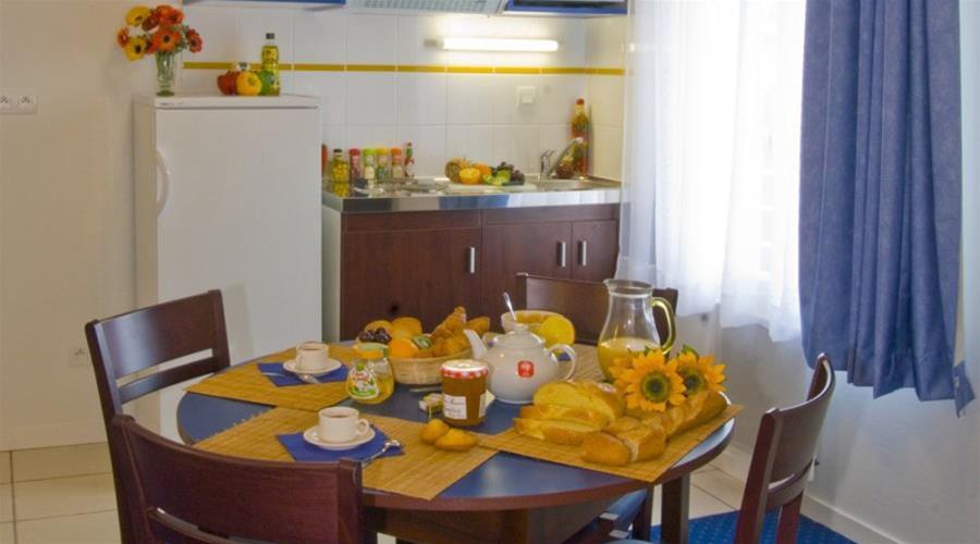 Terres De France - Appart'Hotel Ла-Рош-Позе Экстерьер фото