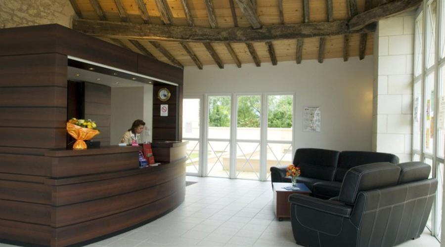 Terres De France - Appart'Hotel Ла-Рош-Позе Экстерьер фото