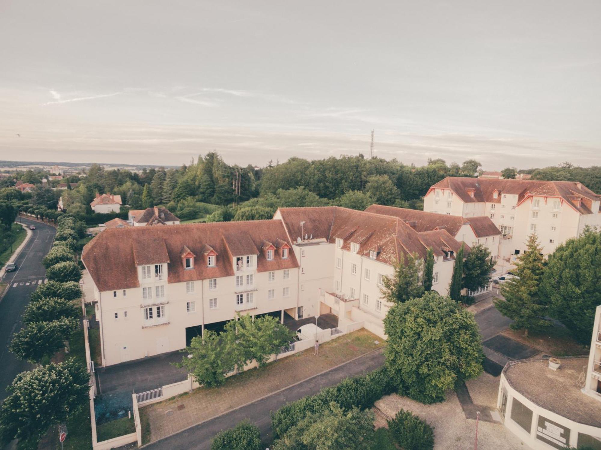 Terres De France - Appart'Hotel Ла-Рош-Позе Экстерьер фото