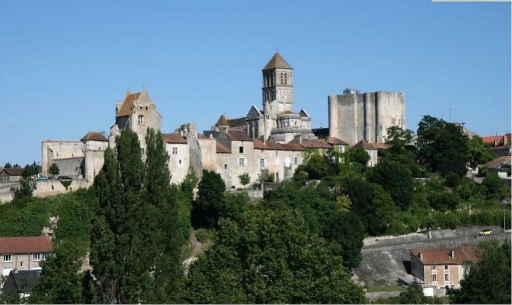 Terres De France - Appart'Hotel Ла-Рош-Позе Экстерьер фото