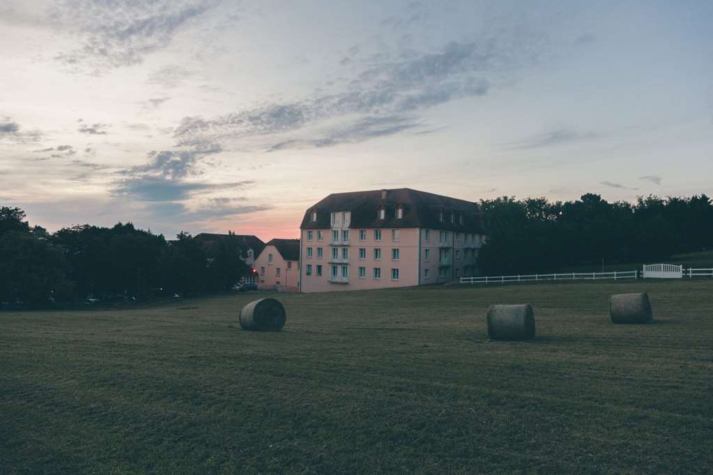Terres De France - Appart'Hotel Ла-Рош-Позе Экстерьер фото